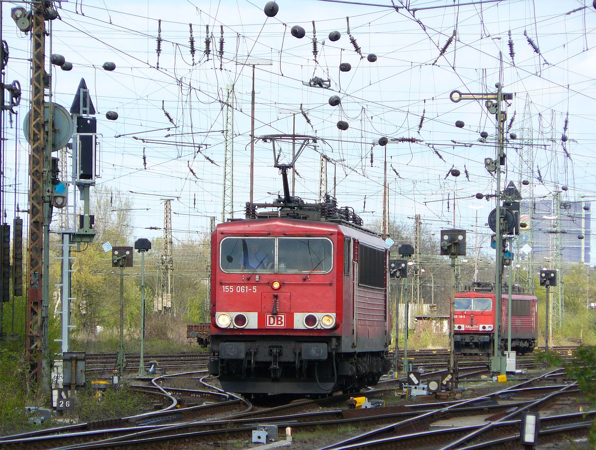 DB Schenker Lok 155 061-5 Oberhausen West 18-04-2015.

DB Schenker loc 155 061-5 Oberhausen West 18-04-2015.