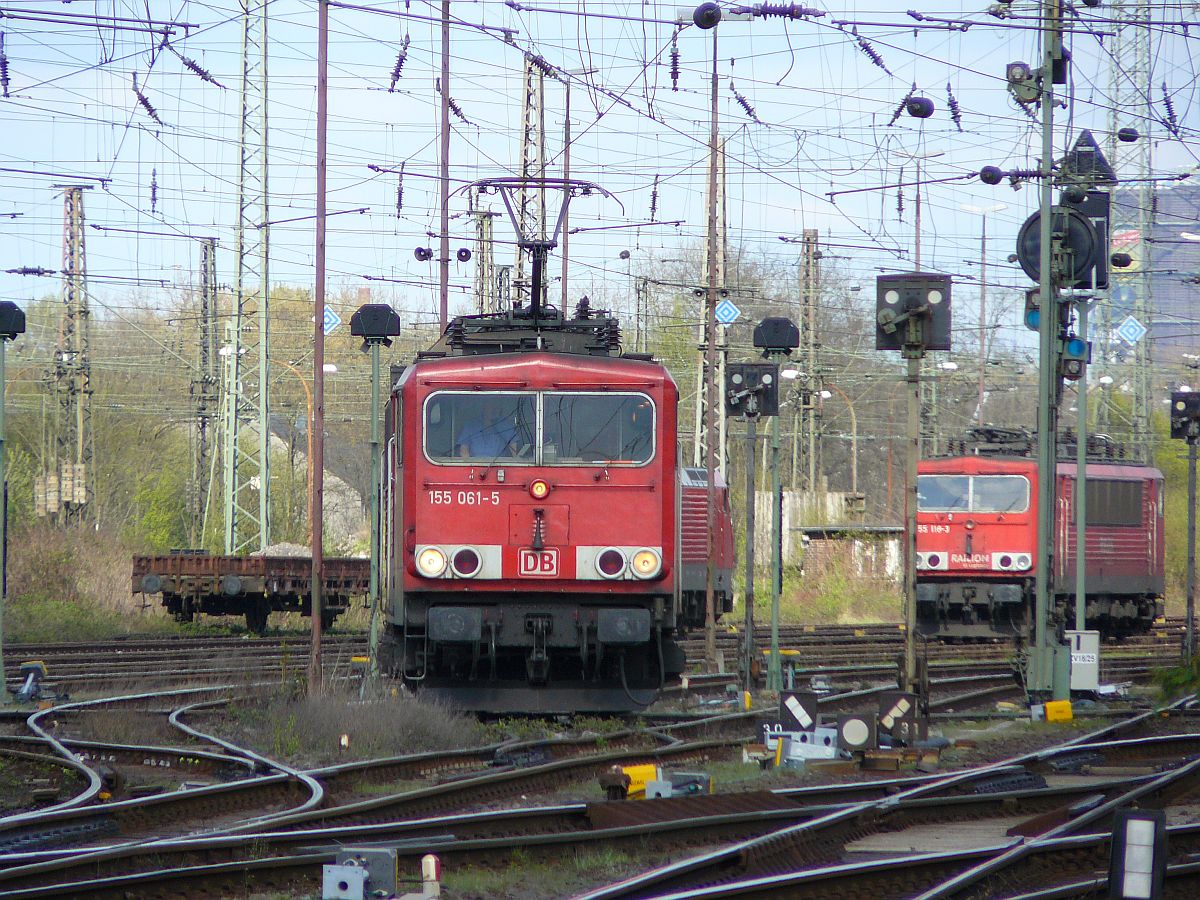 DB Schenker Lok 155 061-5 Rangierbahnhof Oberhausen West 18-04-2015.

DB Schenker loc 155 061-5 rangeerterrein Oberhausen West 18-04-2015.