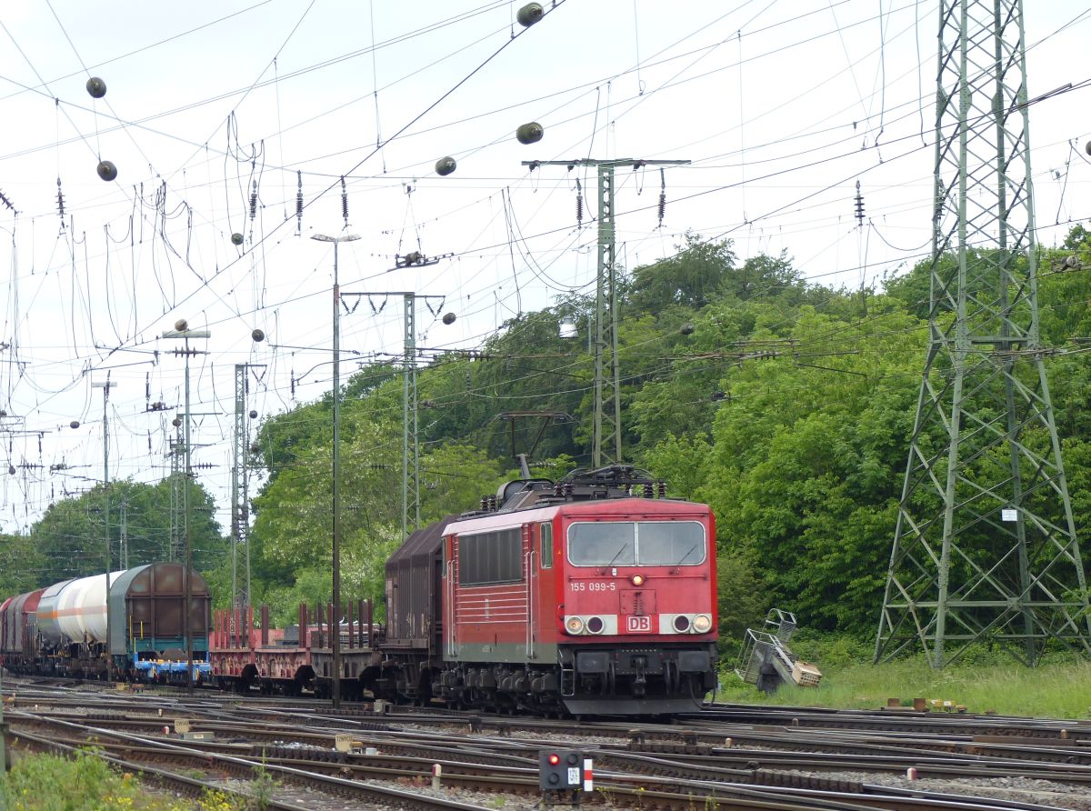 DB Schenker Lok 155 099-5 met goederentrein. Rangierbahnhof Gremberg, Porzer Ringstra�e, Keulen 20-05-2016.

DB Schenker loc 155 099-5 met goederentrein. Rangeerstation Gremberg, Porzer Ringstra�e, Keulen 20-05-2016.