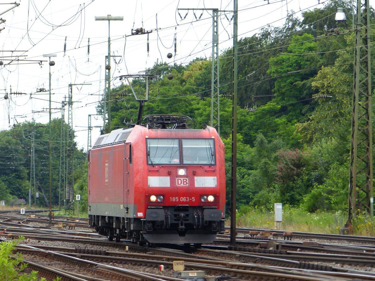 DB Schenker Lok 185 063-5 Rangierbahnhof Gremberg, K�ln 09-07-2016.

DB Schenker loc 185 063-5 rangeerstation Gremberg, Keulen 09-07-2016.