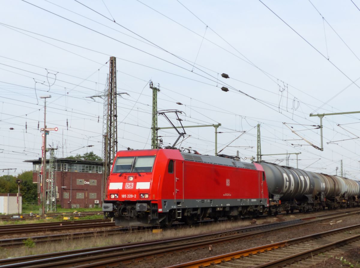 DB Schenker Lok 185 229-2 G�terbahnhof Oberhausen West 22-09-2016.

DB Schenker loc 185 229-2 goederenstation Oberhausen West 22-09-2016.