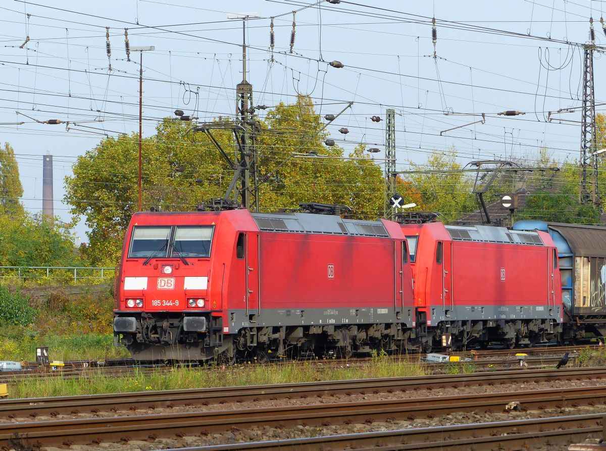 DB Schenker Lok 185 344-9 Oberhausen West 30-10-2015.

DB Schenker loc 185 344-9 Oberhausen West 30-10-2015.