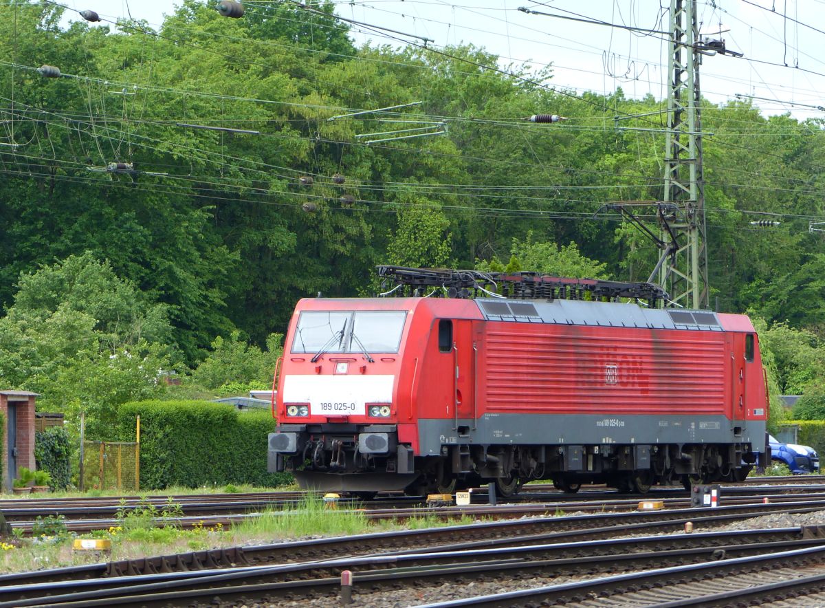 DB Schenker Lok 189 025-0 Rangierbahnhof Gremberg, Porzer Ringstra�e, K�ln 20-05-2016.


DB Schenker loc 189 025-0 rangeerstation Gremberg, Porzer Ringstra�e, Keulen 20-05-2016.