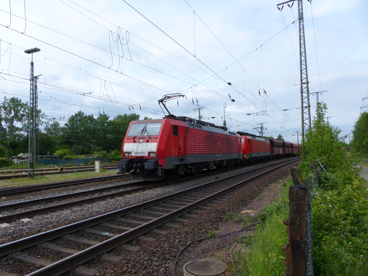 DB Schenker Lok 189 027-6 Rangierbahnhof Gremberg, Bahn�bergang Porzer Ringstra�e, K�ln 20-05-2016.

DB Schenker loc 189 027-6 rangeerstation Gremberg, overweg Porzer Ringstra�e, Keulen 20-05-2016.