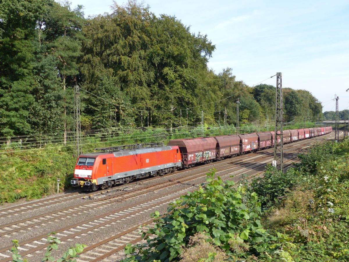 DB Schenker Lok 189 033-4 Abzweig Lotharstrasse. Forsthausweg, Duisburg 22-09-2016.

DB Schenker loc 189 033-4 Abzweig Lotharstrasse. Forsthausweg, Duisburg 22-09-2016.