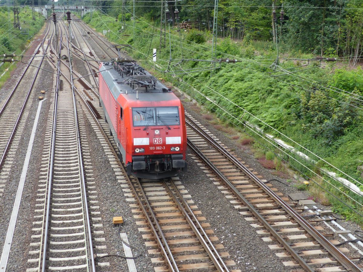 DB Schenker Lok 189 062-3 Forsthausweg, Duisburg 08-07-2016.

DB Schenker loc 189 062-3 Forsthausweg, Duisburg 08-07-2016.