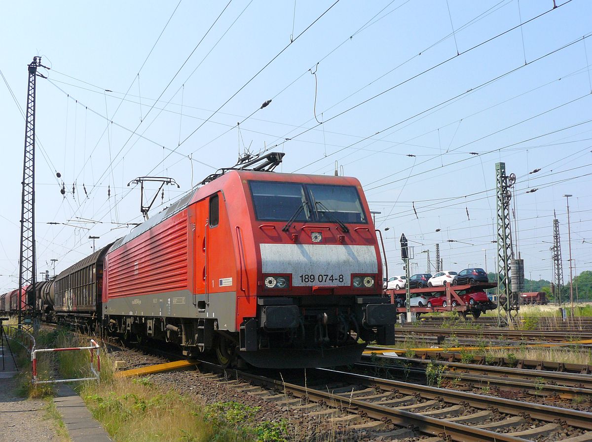 DB Schenker Lok 189 074-8 Oberhausen West 03-07-2015.

DB Schenker loc 189 074-8 met goederentrein Oberhausen West 03-07-2015.