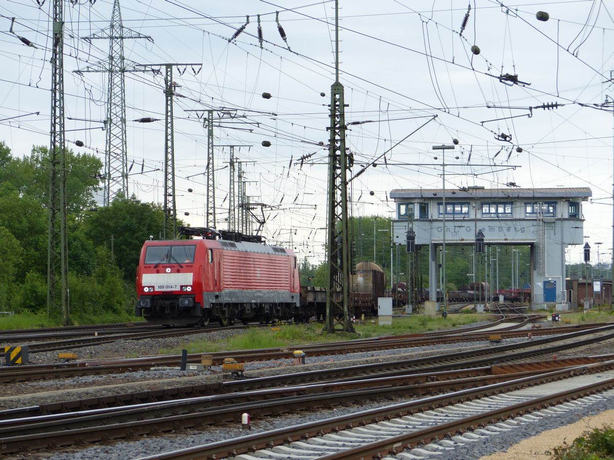 DB Schenker Lok 189 084-7 Rangierbahnhof Gremberg, Gremberg Gnf (Gremberg Nord Fahrdienstleitung), Porzer Ringstra�e, K�ln 20-05-2016.

DB Schenker loc 189 084-7 rangeerstation Gremberg, Gremberg Gnf (Gremberg Nord Fahrdienstleitung), Porzer Ringstra�e, Keulen 20-05-2016.