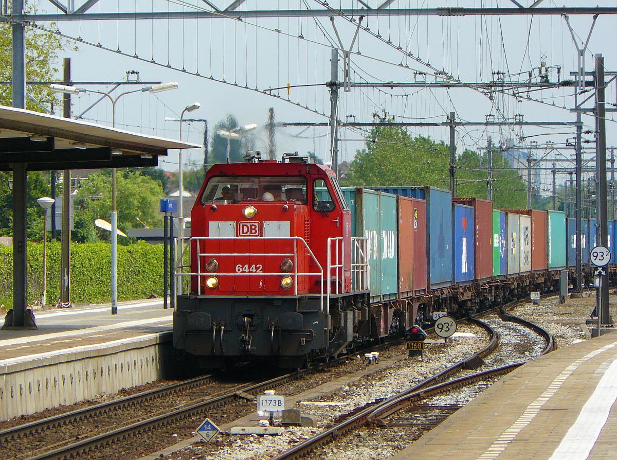 DB Schenker Lok 6442 Gterzug. Gleis 1 Dordrecht 12-06-2015.


DB Schenker locomotief nummer 6442 met containertrein. Spoor 1 Dordrecht 12-06-2015.