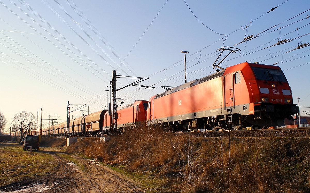 DBC 185 373-8(REV/RMR 9/06.05.09)und 258-1(REV/LMR 9/25.06.14)bringen hier eine Fals/Faals Ganzzug zum Hansa-Port in HH-Waltershof. 06.02.2015