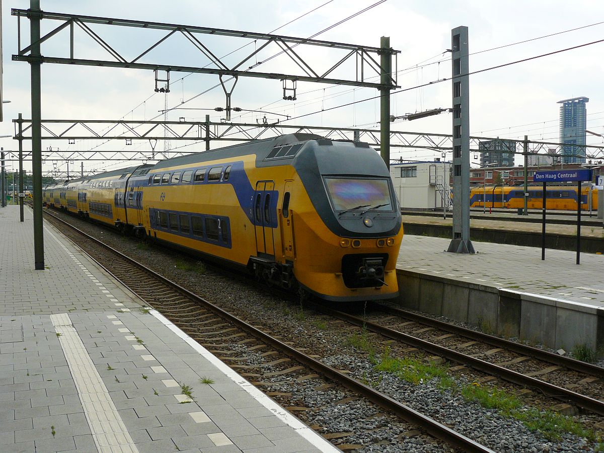 DD-IRM TW 8743 Gleis 9 Den Haag Centraal Station 21-08-2015.

DD-IRM 8743 spoor 9 Den Haag Centraal Station 21-08-2015.