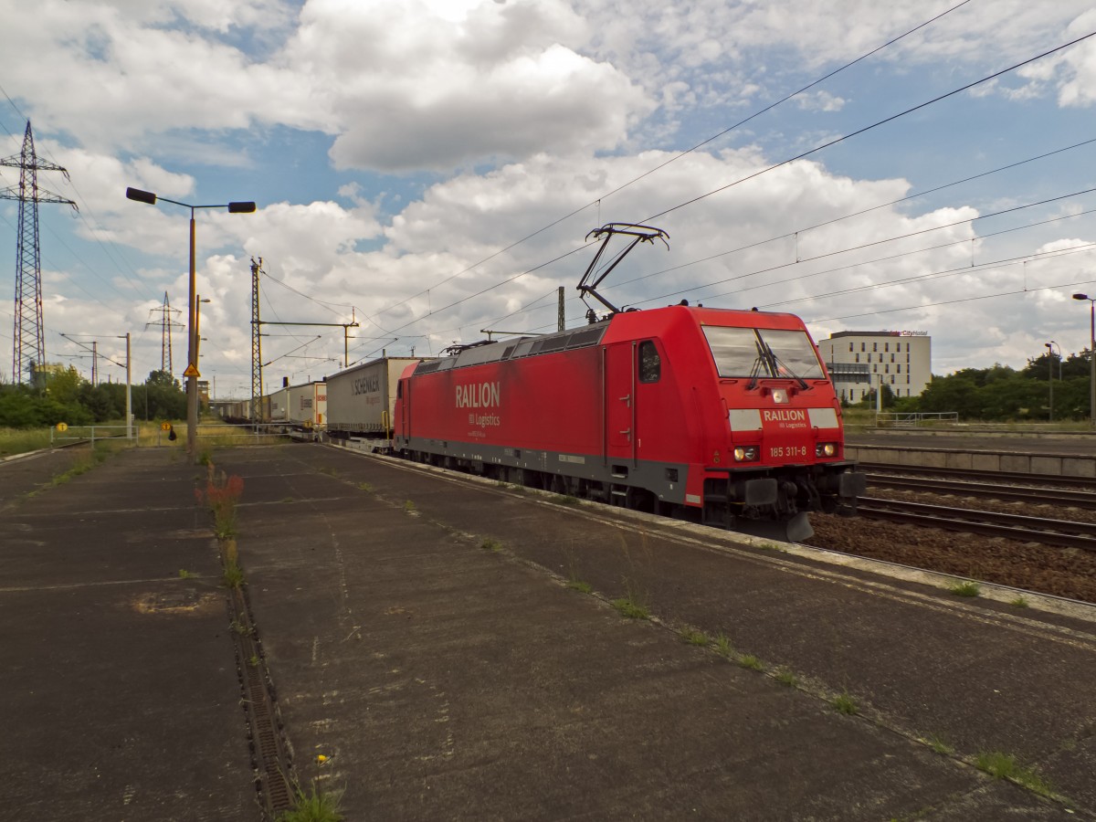 Der 27.06. war ein Tag der Trailerzüge. Den ersten hatte 185 311 am Haken.