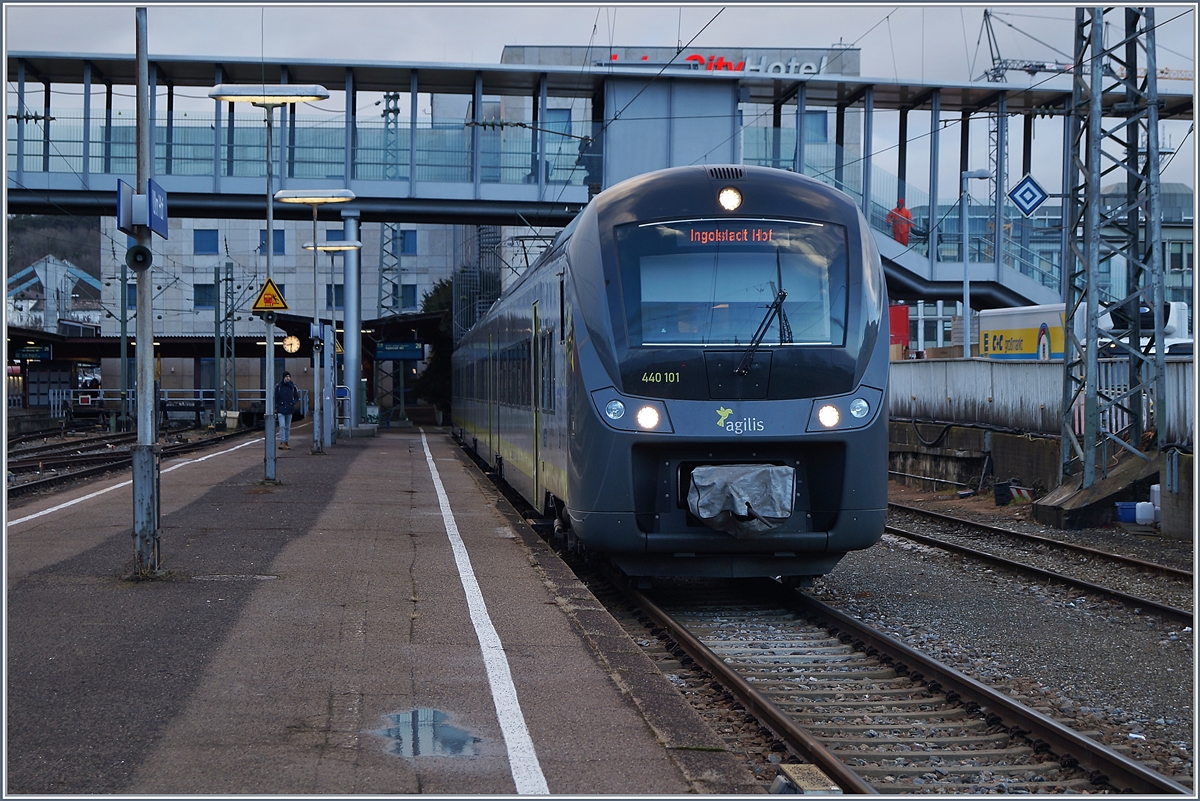 Der agilis ET 440 101 wartet in Ulm auf die Abfahrt nach Ingolstadt.
3 Jan. 2018