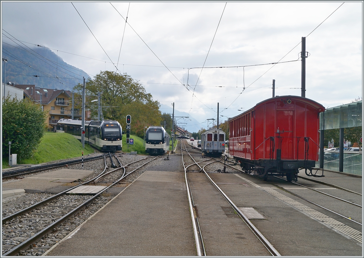 Der alte CEV  Schlierenwagen  BC  N° 21 (Baujahr 1902) bildet einen interessanten Kontrast zu den CEV MVR ABeh 2/6 Triebzügen die nun das Bild der CEV prägen. 

Blonay, den 17. Okt. 2020