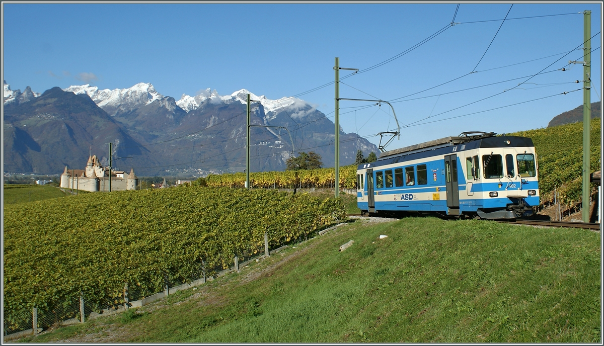 Der ASD BDe 4/4 402, damals noch in Blau, reichte aus um das Zugspaar 428/433 Aigle - Les Diablerets - Aigle zu führen.
21. Okt. 2010