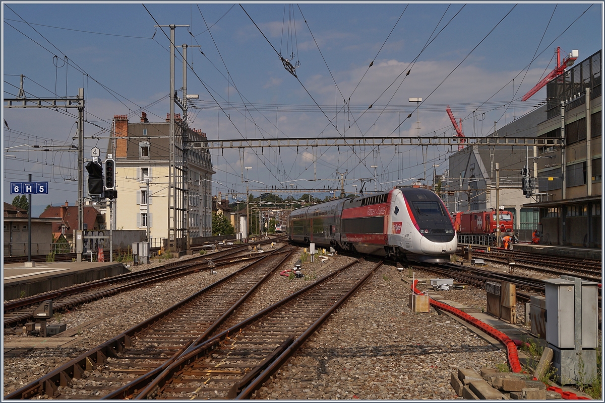 Der aus Paris in Lausanne eingetroffen TGV Lyria 4719 wird bis zur Rückfahrt abgestellt.  

21. Juli 2020