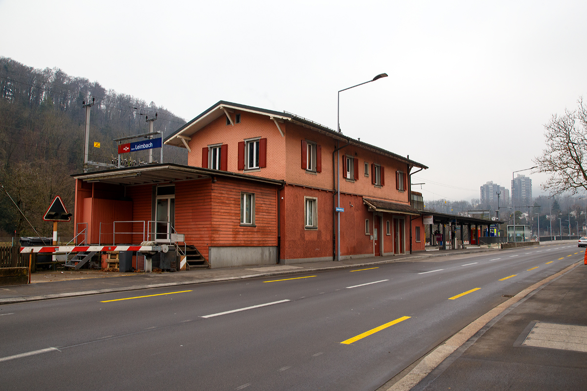 
Der Bahnhof Zrich-Leimbach am 30.12.2015.