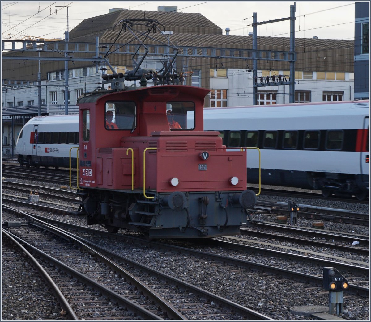 Der BAM MBC Te III 147 wechselt aufs Nebengleis.
22. Feb. 2017