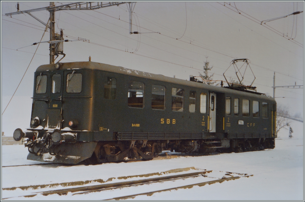 Der Be 4/6 1608 ersetzte an wenigen Tagen im Winter 1986/87 zwischen Beinwil am See und Beromünster die Stammkomposition De 4/4, B, Bti. Das Bild zeigt den Be 4/6 kurz vor der Rückfahrt nach Beinwil am See in Beromünster. 