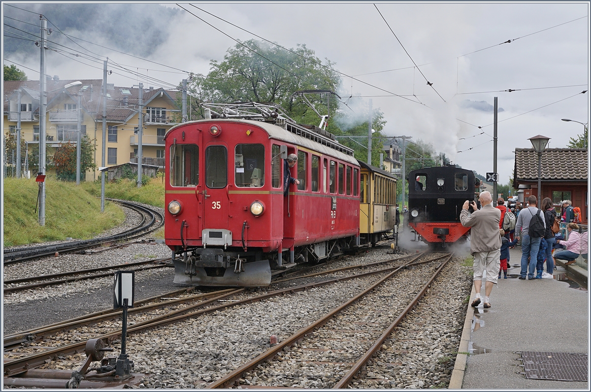 Der Bernina Bahn ABe 4/4 35 wartet mit einem recht kurzen Riviera-Belle-Epoque Zug in Blonay auf die Weiterfahrt nach Vevey. 

30. August 2020 
