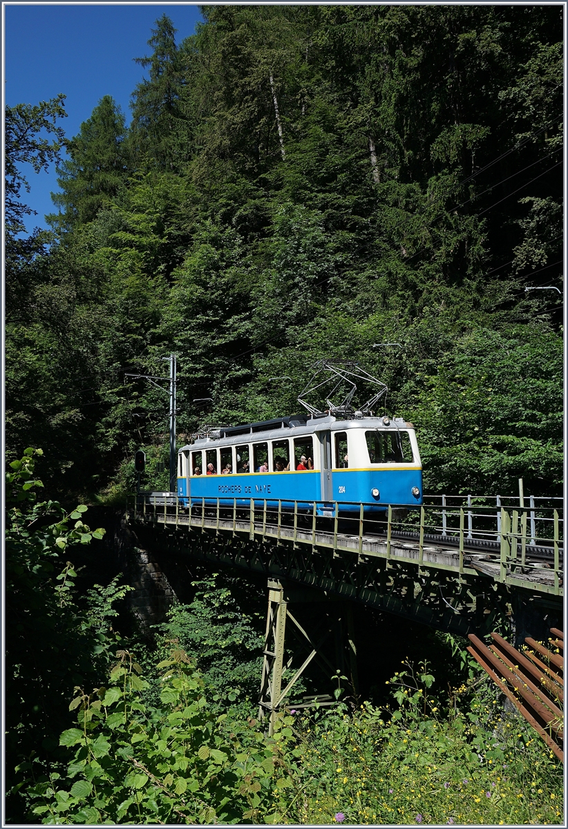 Der Bhe 2/4 204 erreicht Le Tremblex.
3. Juli 2016