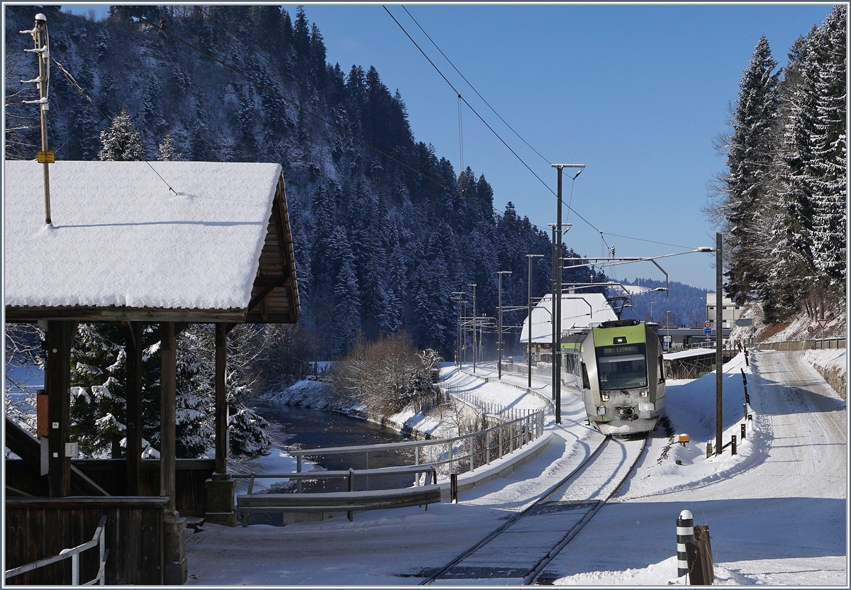 Der BLS RABe 535 121 (Lötschberger) ausgangs Trubschachen auf dem Weg nach Luzern als RE 4369.
6. Jan. 2017