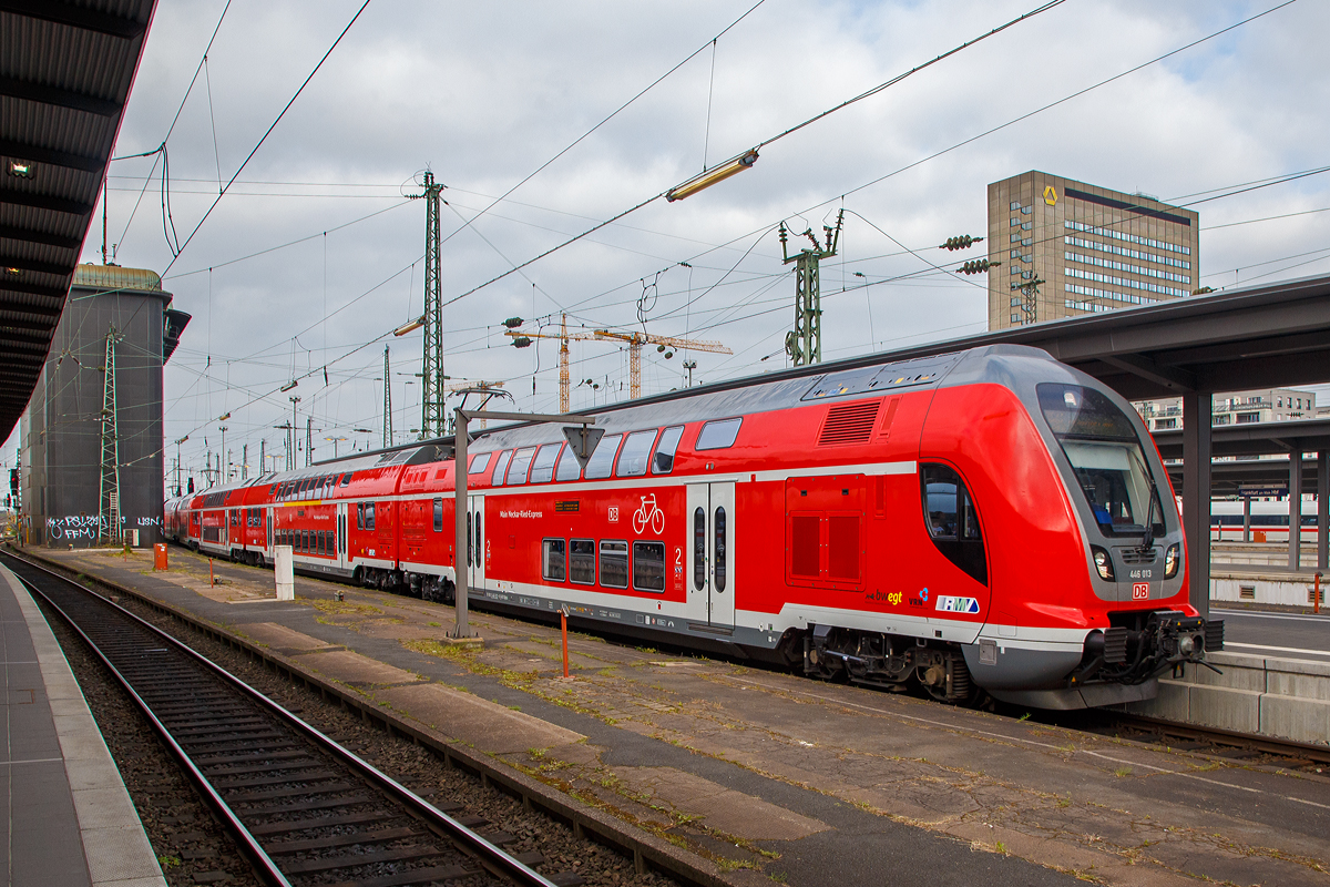 Der Bombardier TWINDEXX Vario Doppelstock-Regionalverkehrstriebzug 446 013 erreicht am 18.05.2018 den Hauptbahnhof Fankfurt am Main.