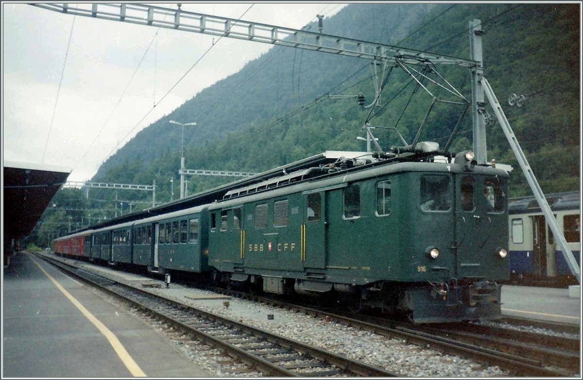 Der Brnigbahn Deh 4/6 im September 1992 in Interlaken Ost.
(Scann)