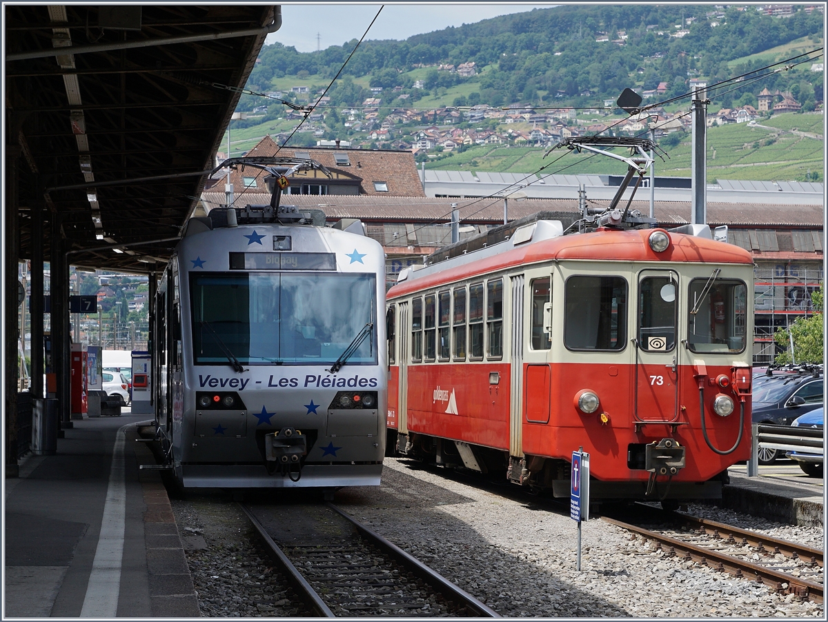 Der CEV BDeh 2/4 73 und Beh 2/4 71 in Vevey.
7. Aug. 2016 