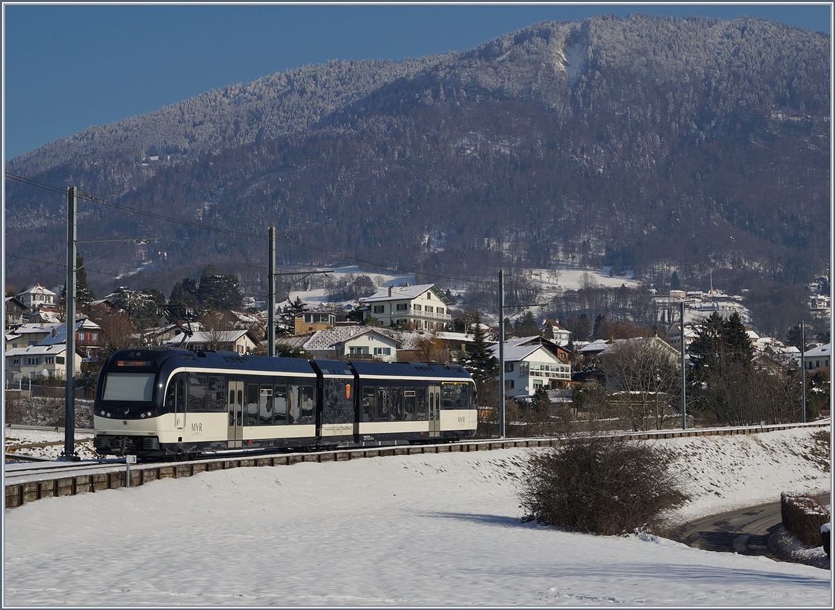 Der CEV MVR ABeh 2/6 7501  St-Légier/La Chiesaz  kurz nach Château d'Hauteville. Im Hintergrund der Les Pléiades.
18. Jan. 2017