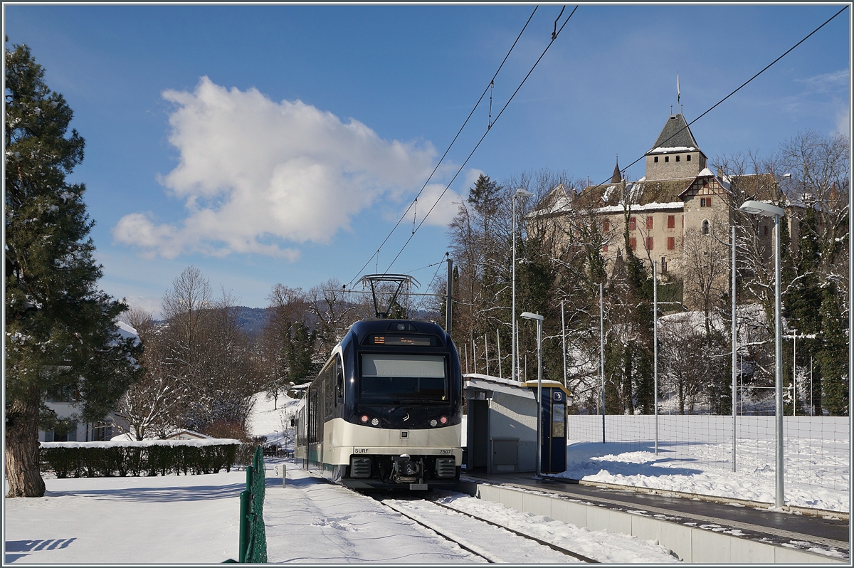Der CEV MVR ABeh 2/6 7507 auf dem Weg nach Vevey beim Halt in Château de Blonay. 

26. Jan. 2021
