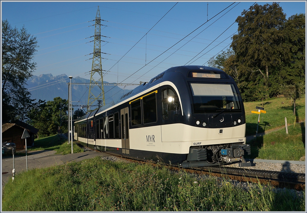 Der CEV MVR SURF ABeh 2/6 7501 als Regionanzug 1413 von Blonay nach Les Pleidades bei der Durchfahrt in Fayaux. 
27. August 2016