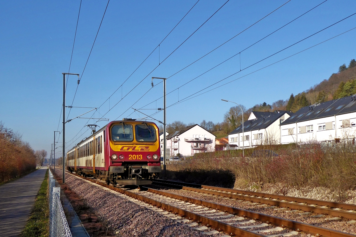 Der CFL Triebzug Z 2013 braust am 21.01.2019 durch das Alzettetal in der N�he von Rollingen/Mersch. (Jeanny)