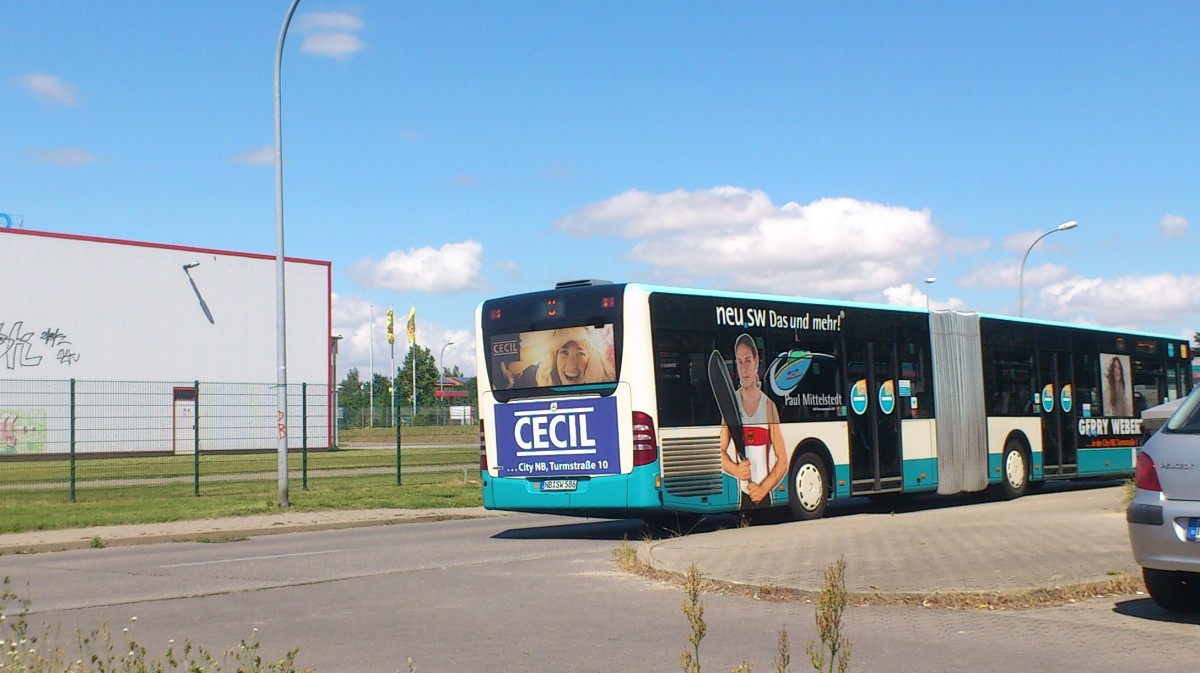Der Citaro  der Stadtwerke NB SW 586.....und noch das heck vom citaro wo werbung für cecil gemacht wird bei diesem wagen ist auf jeder seite eine andere werbung für läden in der neubrandenburger city 
...vielleicht bekomme ich mal die linke fahrzeughälfte vor die kamera
 
...und zum schluß noch der sportler der auf diesen fahrzeug zusehen ist ist der kanute paul mittelstedt vom scn 