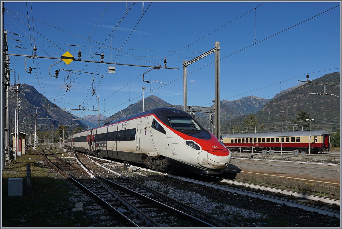 Der EC 39 von Genève nach Milano erreicht Domodossola. 

10. Okt. 2019