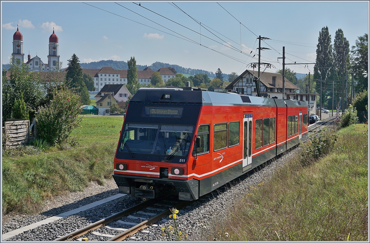 Der ehemalige CEV MVR GTW Be 2/6 7001 ist jetzt als Be 2/6 511 bei der asm in Einsatz und wurde vor kurzem vom Seeland in den Oberaargau transportiert um auf der Stecke Langenthal - St. Urban einen defekten Be 4/8 zu ersetzen. Im Bild erreicht der Be 2/6 von Langenthal kommend in Kürze den Halt St. Urban.
Links im Bild das ein Teil des Klosters St-Urban.

12. September 2020