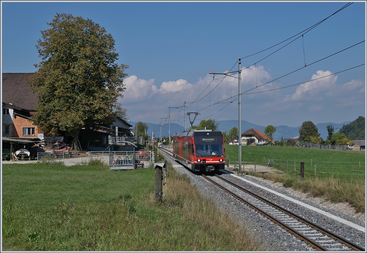 Der ehemalige CEV MVR GTW Be 2/6 7001 ist jetzt als Be 2/6 511 bei der asm in Einsatz und wurde vor kurzem vom Seeland in den Oberaargau transportiert um auf der Stecke Langenthal - St. Urban einen defekten Be 4/8 zu ersetzen. Im Bild erreicht der Be 2/6 von Langenthal kommend in Kürze den Halt St. Urban. 

12. September 2020