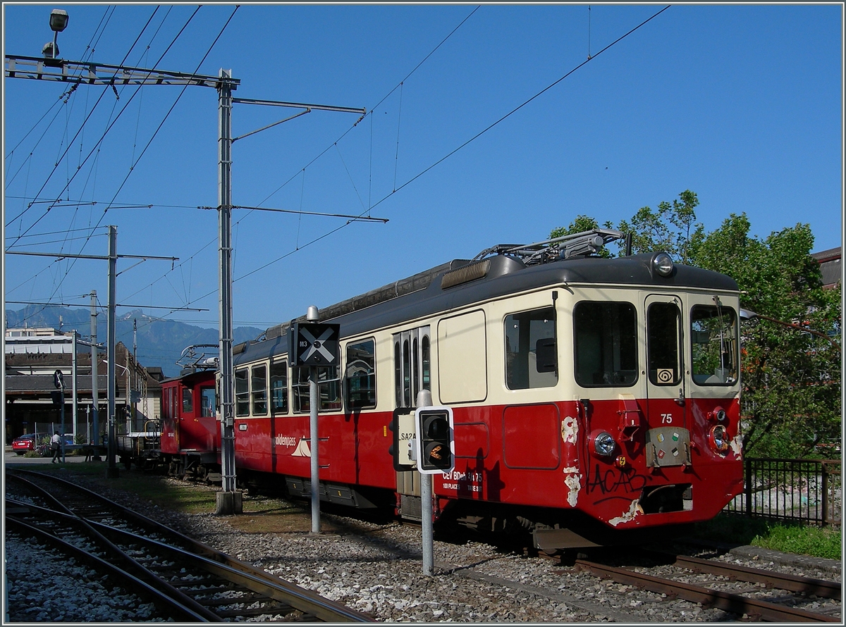 Der etwas lädierte CEV BDeh 2/4 75 in Vevey.
24. Juni 2016