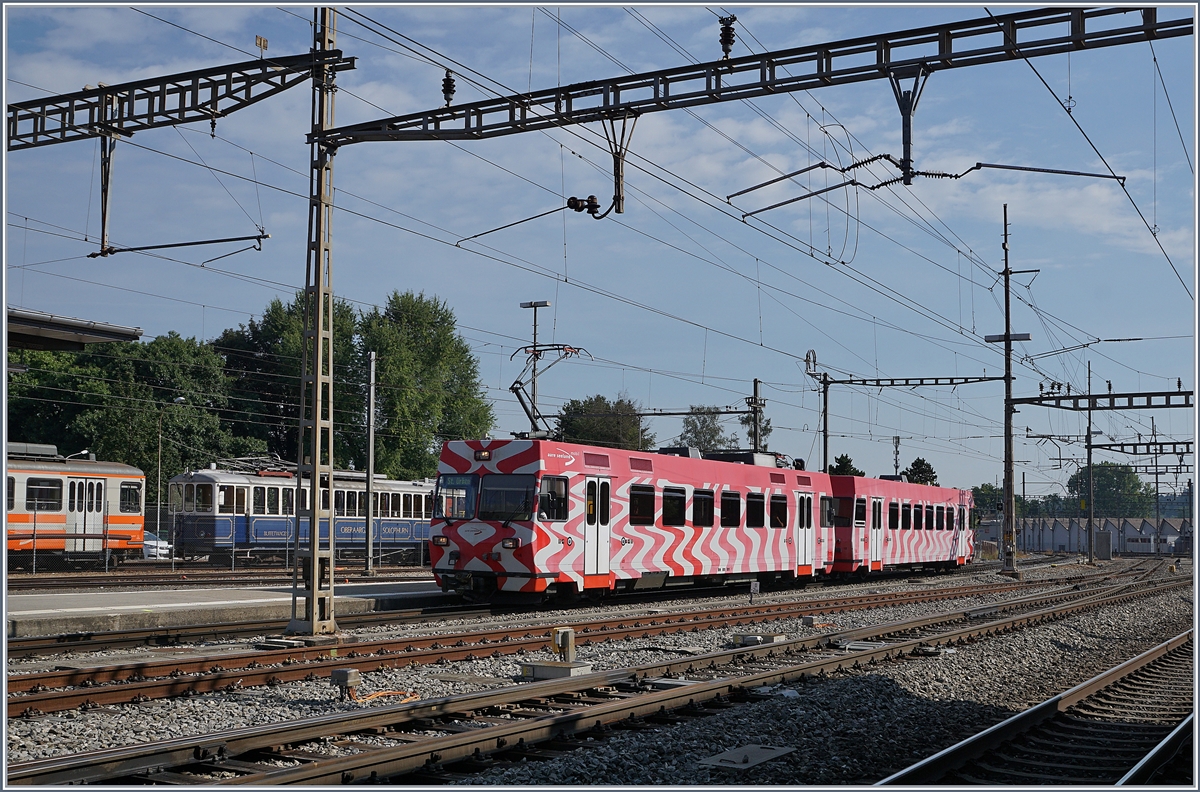 Der ex FW Be 4/4 14 mit seinem Bt (1)14 erreicht von St-Urban kommend sein Ziel Langenthal.

10. Augsust 2020