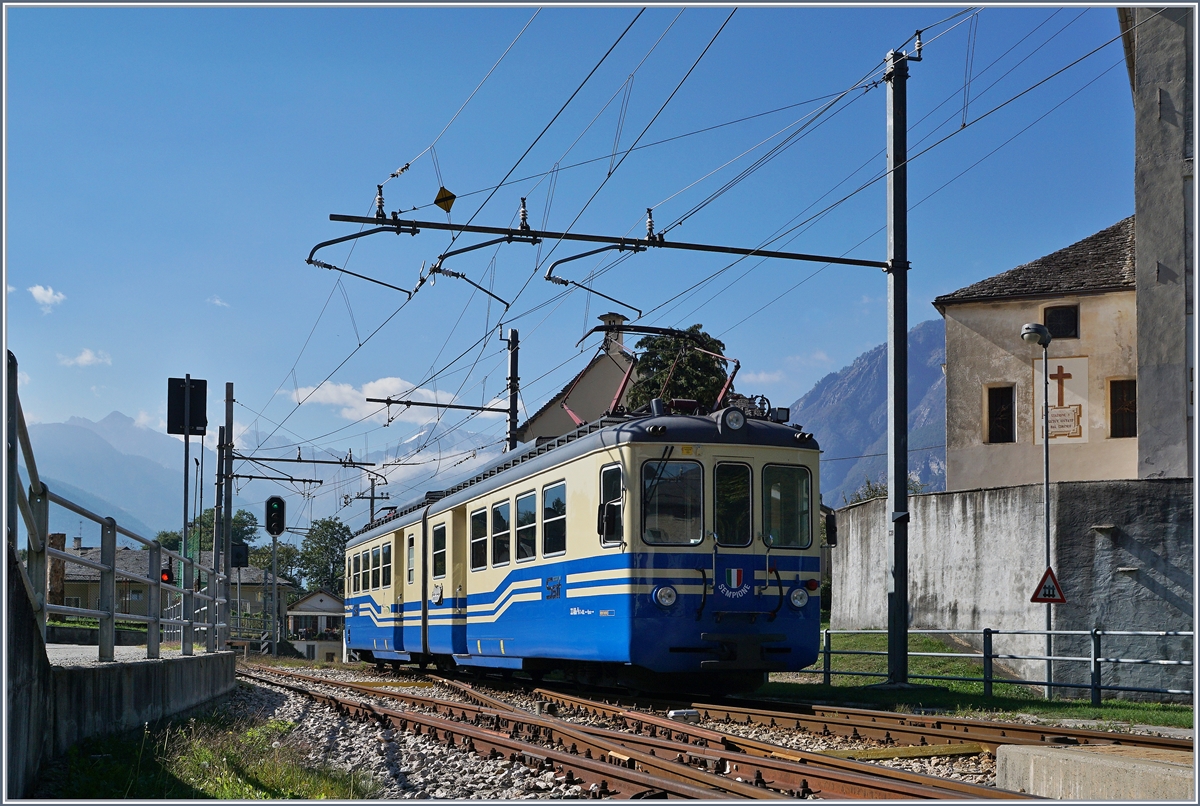Der Ferrovia Vigezzina SSIF ABe 6/6 Sempione als Regionlazug 756 verlässt Trontano.
7. Okt. 2016