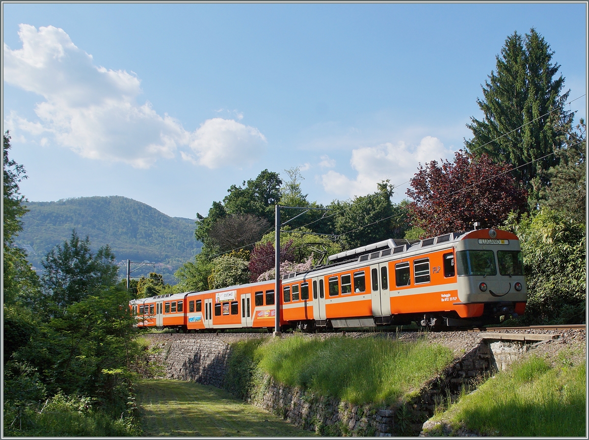 Der FLP Be 4/12 N° 22  Malcantone  als S 60 187 auf der Fahrt von Lugano nach Ponte Tresa kurz nach der Kreuzungsstation Cappella Agnuzzo.
5. Mai 2014