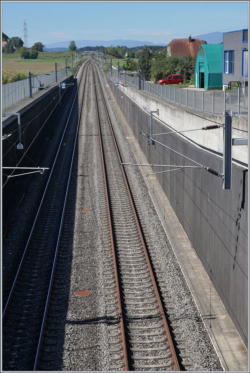 Der gleiche Streckenabschnitt von der Gegenrichtung aus gesehen, hier befand sie früher die Station Inkwil. 

12. Sept. 2022