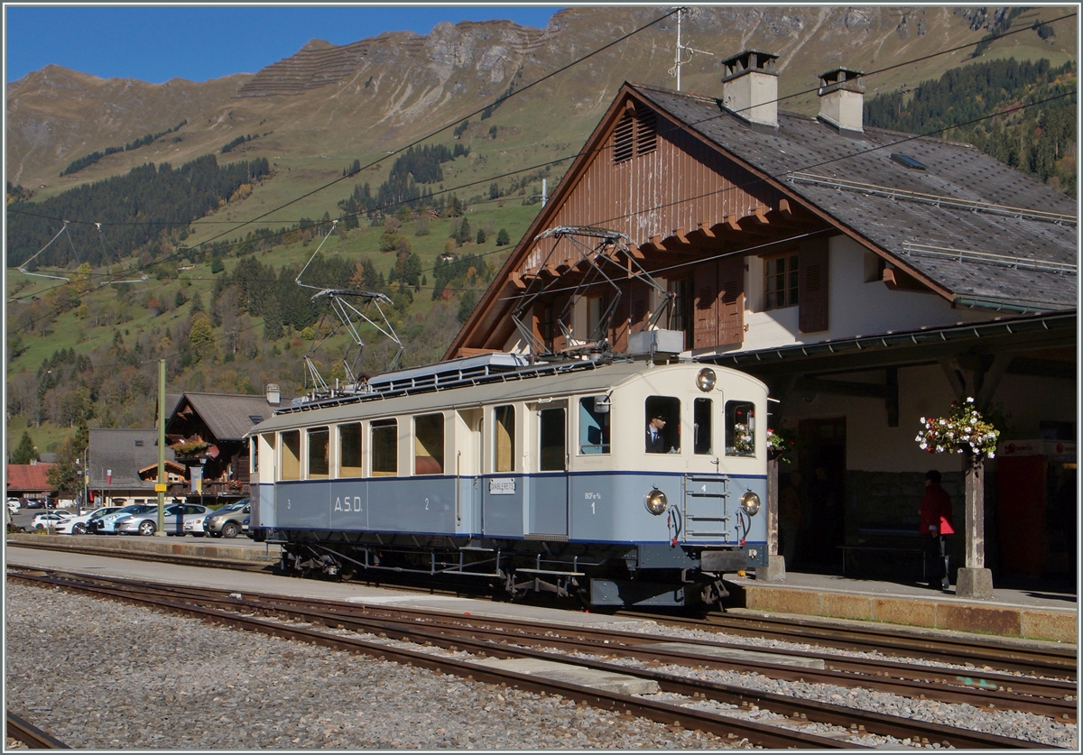 Der herrlich aufgearbeitete ASD BCFe 4/4 N° 1 in Les Diablerets.
18. Okt. 2018