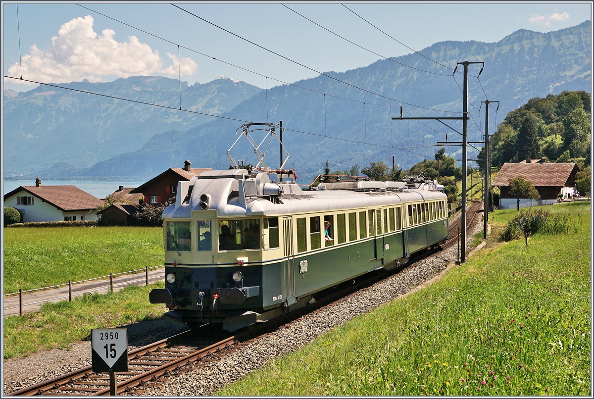 Der historische BCFe 4/6 (ex BCFZe 4/6) als Planregionalzug Spiez - Interlaken Ost bei Faulensee.
14. Aug. 2016
