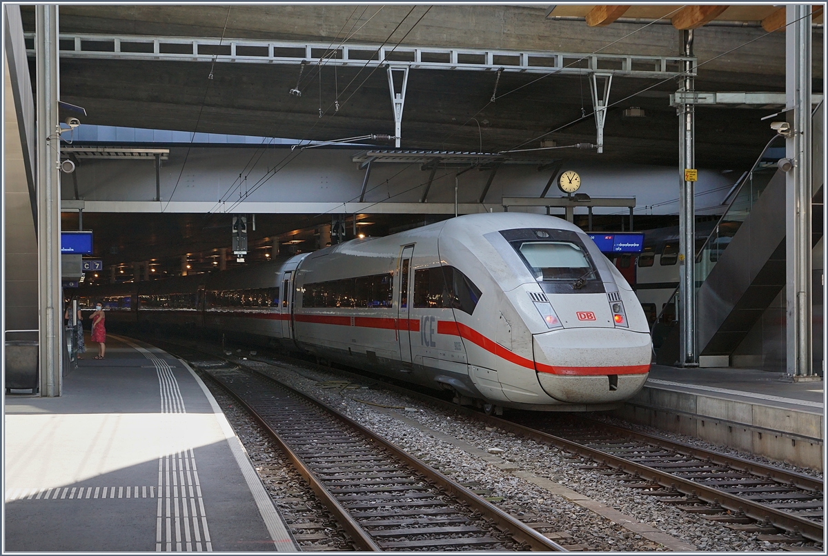 Der ICE 4 (412 N° 9035) verlässt Bern als ICE 278 nach Berlin Ostbahnhof. 

10. August 2020 