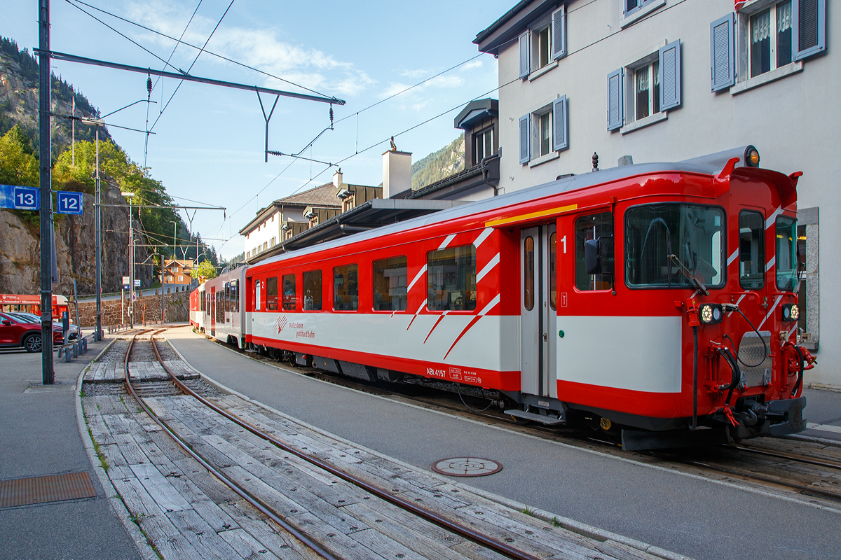 Der MGB 1./2. Klasse Steuerwagen ABt 4157 am 01.08.2019 im Bahnhof Gschenen im Zugverband der Schllenenbahnzug.

Der Steuerwagen wurde 1980 von SIG (mech.) und BBC (elektr.) gebaut.

Technische Daten:
Spurweite: 1.000 mm
Lnge ber Puffer 17.910 mm
Drehgestelle: SIG-S
Eigengewicht: 15,8 t
Sitzpltze: 24 in der 1. und 15 in der 2. Klasse (30 Stehpltze)
Zul. Hchstgeschwindigkeit: 90 km/h
Zugelassen fr Netz der: MGB und RhB 