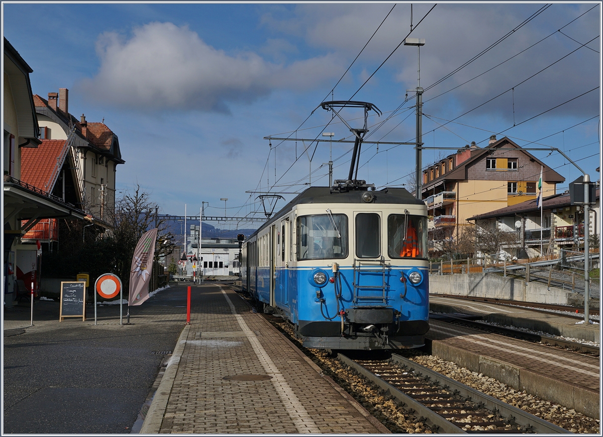 Der MOB 8/8 4004 FRIBOURG wendet in Chernex auf den Gegenzug.
18. Jan. 2019