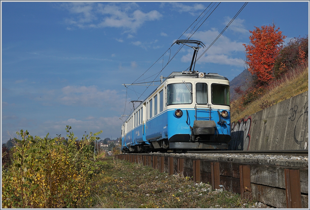 Der MOB ABDe 8/8 4002 VAUD ist kurz nach Planchamp als Regionalzug von Chernex nach Montreux unterwegs.
6. Nov. 2018