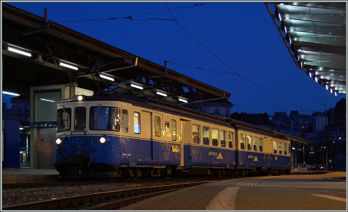 Der MOB ABDe 8/8 4004  Fribourg  wartet in Montreux auf die Abfahrt. 
9. März 2014