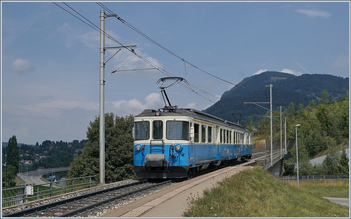 Der MOB ABDe 8/8 4004 als Regionalzug nach Montreux kurz vor Châtelard VD.
8. August 2018